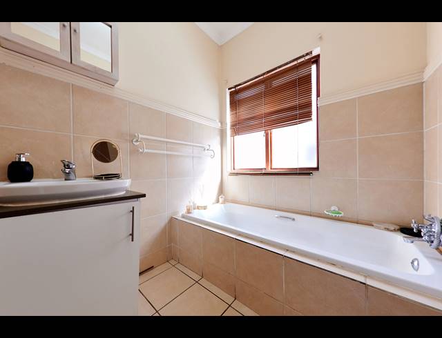 2 BEDROOM CLUSTER FOR SALE IN NOORDWYK